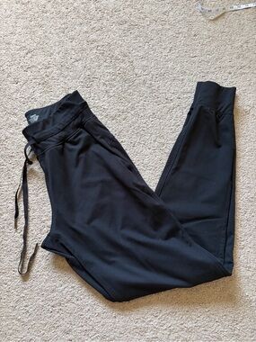 🎉 ZYIA ACTIVE - Medium Black Joggers